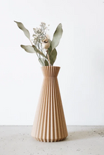 Load image into Gallery viewer, Origami Vase - Dry flowers