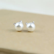 Load image into Gallery viewer, Pretty Stud Earrings